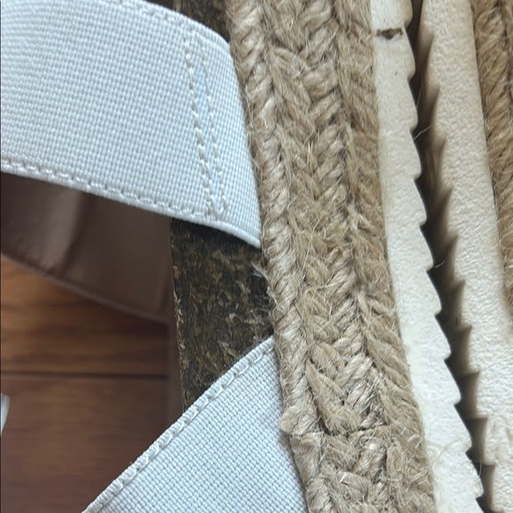 womenssize 8 White Sandals wedges summer GREAT CONDITION - Picture 7 of 9